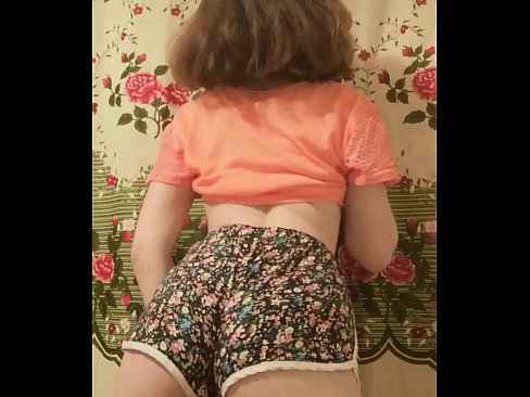❤️ Babe żagħżugħa sexy tqaxxir ix-xorts tagħha fuq il-kamera ❤❌ Porn sabiħ lilna ❌