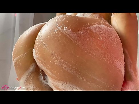 ❤️ Brunette Masturbates Pussy b'vibratur għal orga intens fid-doċċa ❤❌ Porn sabiħ lilna ❌
