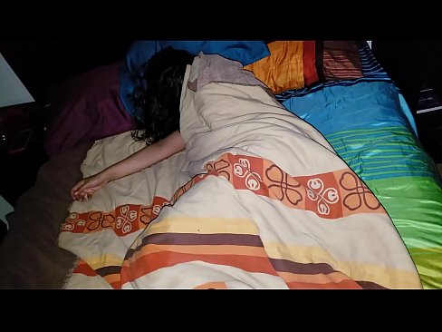 ❤️ Stepson jgħajjar lill-mara żagħżugħa tiegħu waqt li torqod. ❤❌ Porn sabiħ lilna ❌